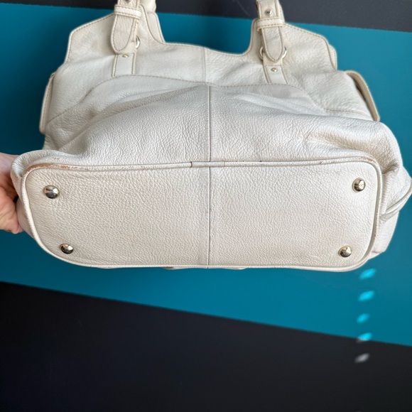 Maxx New York Cream Shoulder Bag - Picture 6 of 13